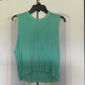 Light material muscle tee